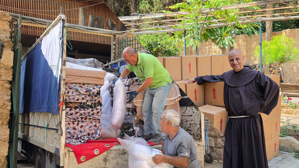 Gli aiuti di Sant'Egidio alla comunit&agrave; cristiana del Sud del Libano "Una risposta evangelica alla logica della guerra"