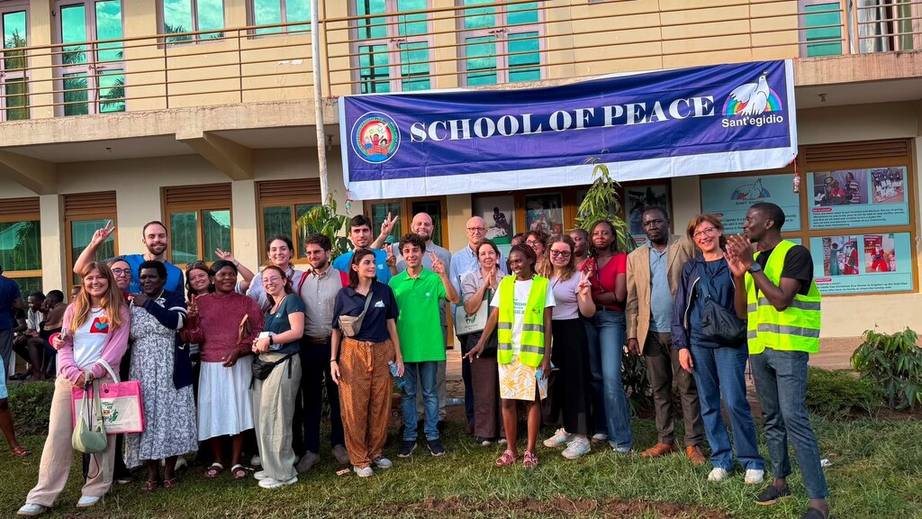 Giovani per la Pace da Roma all'Uganda: un incontro che evidenzia l'impegno comune di una generazione per costruire la pace in un mondo di conflitti e disuguaglianze. Primo r&eacute;portage da Kampala